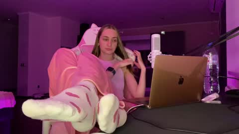 Goddess Vika - owner of all ur money online show from December 9, 2024, 4:37 pm