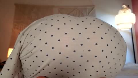 Snapshot of chillwithcamii chatting on April 29, 2026, 9:43 pm yoursensualparadise online show from April 29, 2026, 9:43 pm