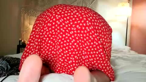 Snapshot of chillwithcamii chatting on May 5, 2026, 4:15 pm yoursensualparadise online show from May 5, 2026, 4:15 pm