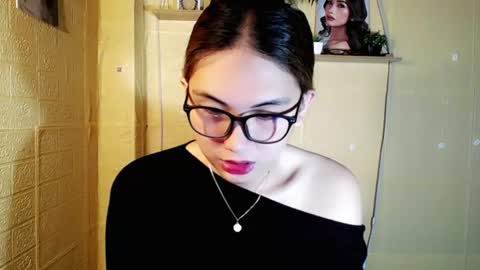 Snapshot of chinitaluxe chatting on July 9, 2026, 1:53 am Chinita online show from July 9, 2026, 1:53 am