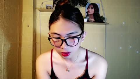 Snapshot of chinitaluxe chatting on July 15, 2026, 12:27 am Chinita online show from July 15, 2026, 12:27 am