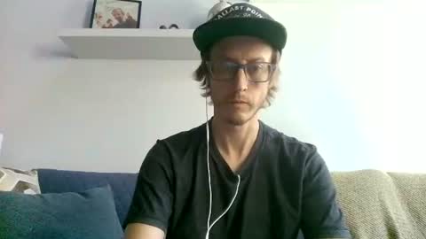 Snapshot of chivakneeval chatting on July 12, 2026, 6:43 pm chivakneeval online show from July 12, 2026, 6:43 pm