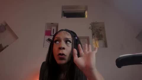 chloe_cooperr online show from October 28, 2025, 3:21 am