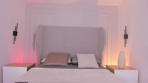 Chloe online show from November 16, 2025, 12:33 pm