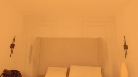 Chloe online show from December 16, 2025, 12:10 pm