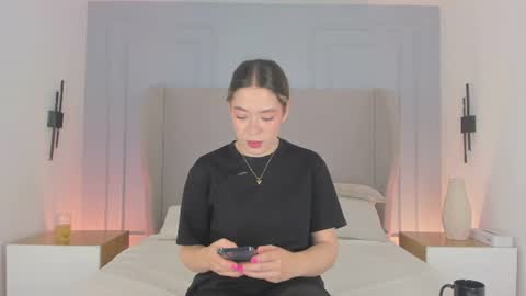 Snapshot of chloe_dee_ chatting on June 12, 2026, 11:31 am Chloe online show from June 12, 2026, 11:31 am