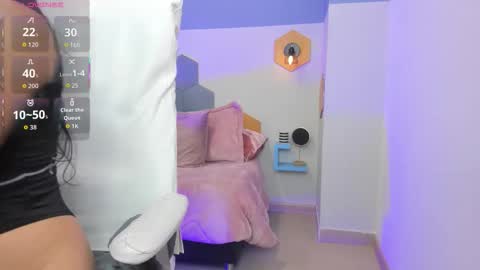 Chloe online show from October 11, 2025, 3:43 pm