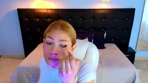 Snapshot of chloe_goddes chatting on December 27, 2024, 8:50 pm CHLOE online show from December 27, 2024, 8:50 pm