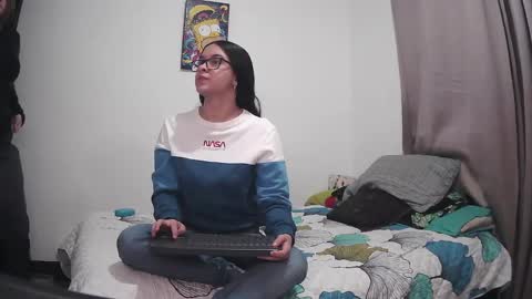 Chloe and Danna online show from February 10, 2025, 1:35 am