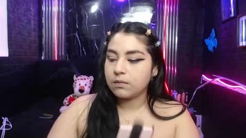 chloe_smith5 online show from April 17, 2026, 1:25 pm