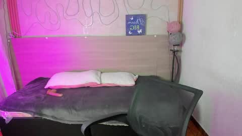 Snapshot of chloe_stark_ chatting on May 27, 2026, 12:13 pm chloe_stark_ online show from May 27, 2026, 12:13 pm