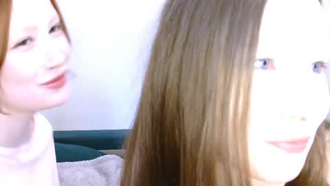 Chloe online show from April 19, 2026, 3:55 pm