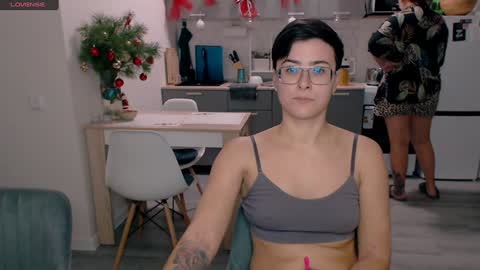 Eva and Sandra online show from January 4, 2025, 7:44 pm