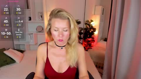 Julia online show from May 6, 2026, 6:35 pm