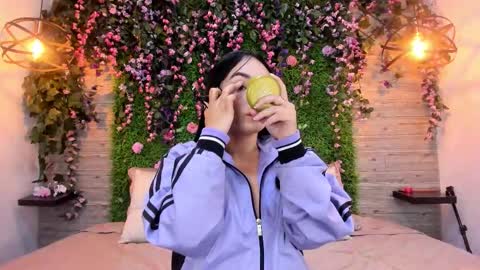 Chloe online show from December 17, 2025, 1:11 am