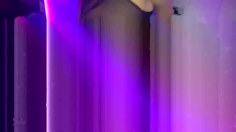 chloelopez_ online show from January 8, 2025, 1:00 am