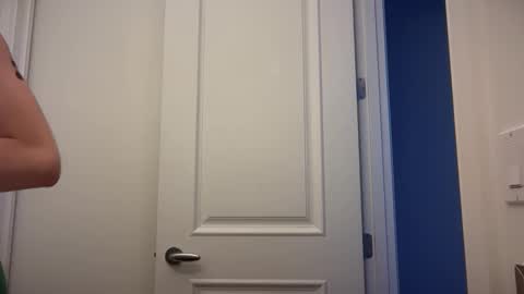 chloeros3e online show from September 19, 2025, 5:13 pm