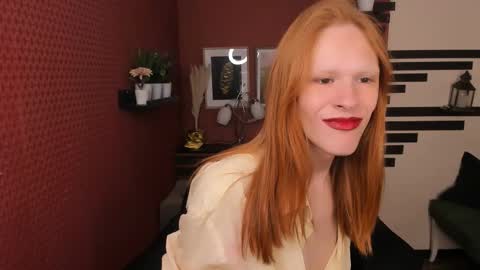 Chloe online show from November 3, 2025, 12:06 pm