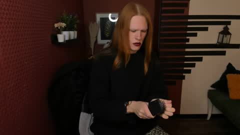 Chloe online show from November 6, 2025, 12:06 pm