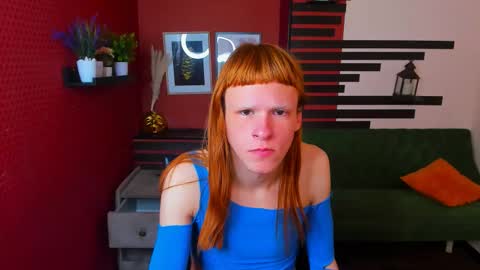 Chloe online show from December 22, 2025, 8:28 pm