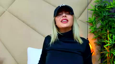 Snapshot of chloevee chatting on June 12, 2026, 5:17 am Chloe Vee online show from June 12, 2026, 5:17 am
