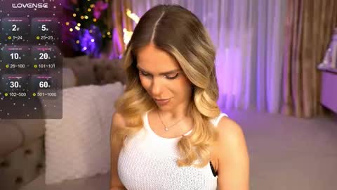 Snapshot of chloevelvetx chatting on December 19, 2025, 9:44 pm Chloe online show from December 19, 2025, 9:44 pm