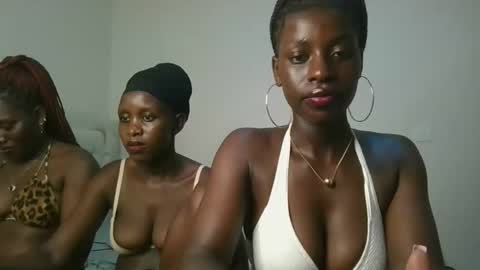 Snapshot of chocolate_iva chatting on October 16, 2025, 7:04 pm Iva online show from October 16, 2025, 7:04 pm