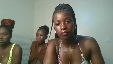 Snapshot of chocolate_iva chatting on October 17, 2025, 9:06 pm Iva online show from October 17, 2025, 9:06 pm