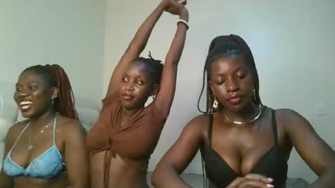 Snapshot of chocolate_iva chatting on October 18, 2025, 9:26 pm Iva online show from October 18, 2025, 9:26 pm