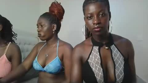 Snapshot of chocolate_iva chatting on October 19, 2025, 9:32 am Iva online show from October 19, 2025, 9:32 am