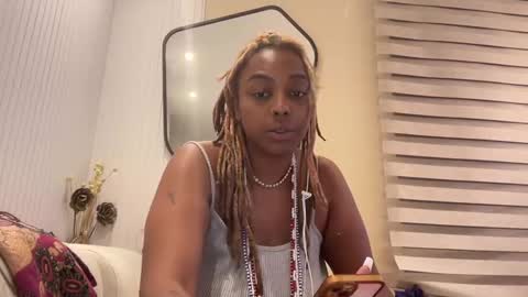 ChocolateCakeQueen online show from December 2, 2024, 4:09 am