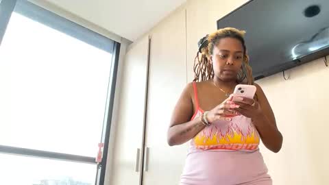 ChocolateCakeQueen online show from February 13, 2025, 7:10 pm