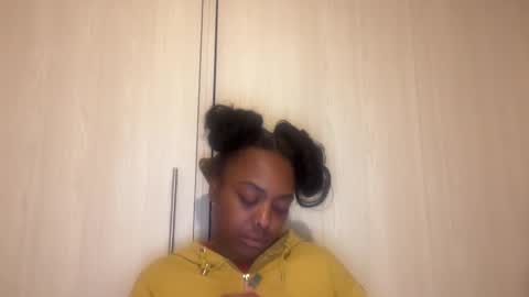 ChocolateCakeQueen online show from December 23, 2025, 2:53 am