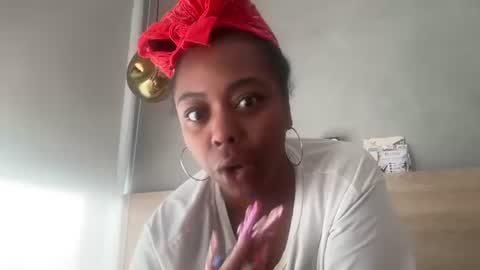 Snapshot of chocolatecakequeen chatting on June 15, 2026, 1:57 pm ChocolateCakeQueen online show from June 15, 2026, 1:57 pm