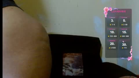 chocolatemilkebony online show from April 23, 2026, 5:52 am