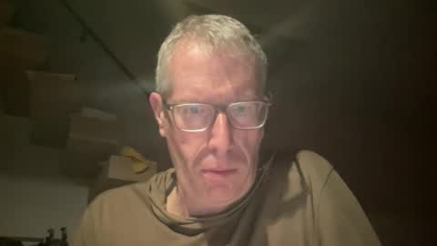 choupipat1 online show from October 12, 2025, 4:44 am