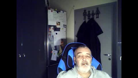 Snapshot of chris250268 chatting on September 15, 2025, 6:35 am Chris online show from September 15, 2025, 6:35 am