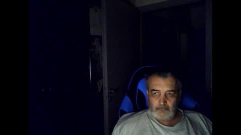 Snapshot of chris250268 chatting on October 19, 2025, 2:12 am Chris online show from October 19, 2025, 2:12 am