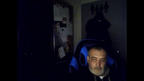 Snapshot of chris250268 chatting on November 1, 2025, 6:37 am Chris online show from November 1, 2025, 6:37 am