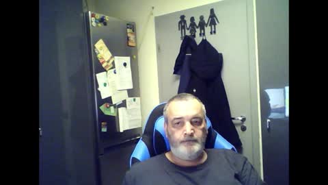 Snapshot of chris250268 chatting on June 7, 2026, 1:32 am Chris online show from June 7, 2026, 1:32 am