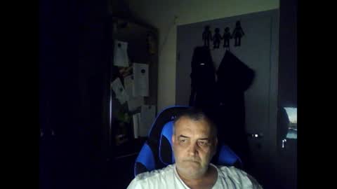 Snapshot of chris250268 chatting on July 19, 2026, 3:32 am Chris online show from July 19, 2026, 3:32 am