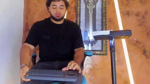 chris_evans00 online show from February 2, 2026, 11:53 am