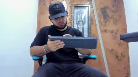 chris_evans00 online show from February 5, 2026, 11:37 am