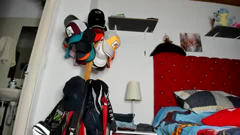 chriss_evanss_ online show from December 4, 2024, 11:46 pm