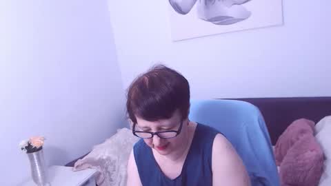 Christa online show from September 12, 2025, 1:38 am