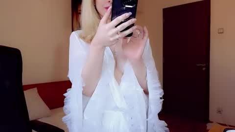 christihanson online show from February 13, 2025, 7:03 am