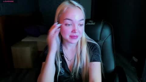 Snapshot of christy_little chatting on February 28, 2025, 8:20 am hristy3 online show from February 28, 2025, 8:20 am