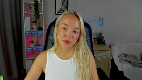 Snapshot of christy_little chatting on September 29, 2025, 11:53 pm hristy3 online show from September 29, 2025, 11:53 pm