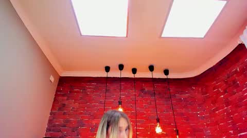 Snapshot of christyna_ross chatting on February 4, 2026, 8:14 pm christyna_ross online show from February 4, 2026, 8:14 pm