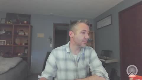 chrisw8121 online show from April 3, 2026, 10:52 pm